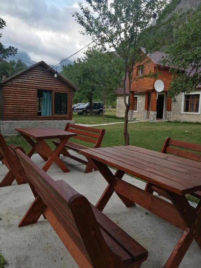 Bed and Breakfast Bujtina Pllumi Теті Екстер'єр фото