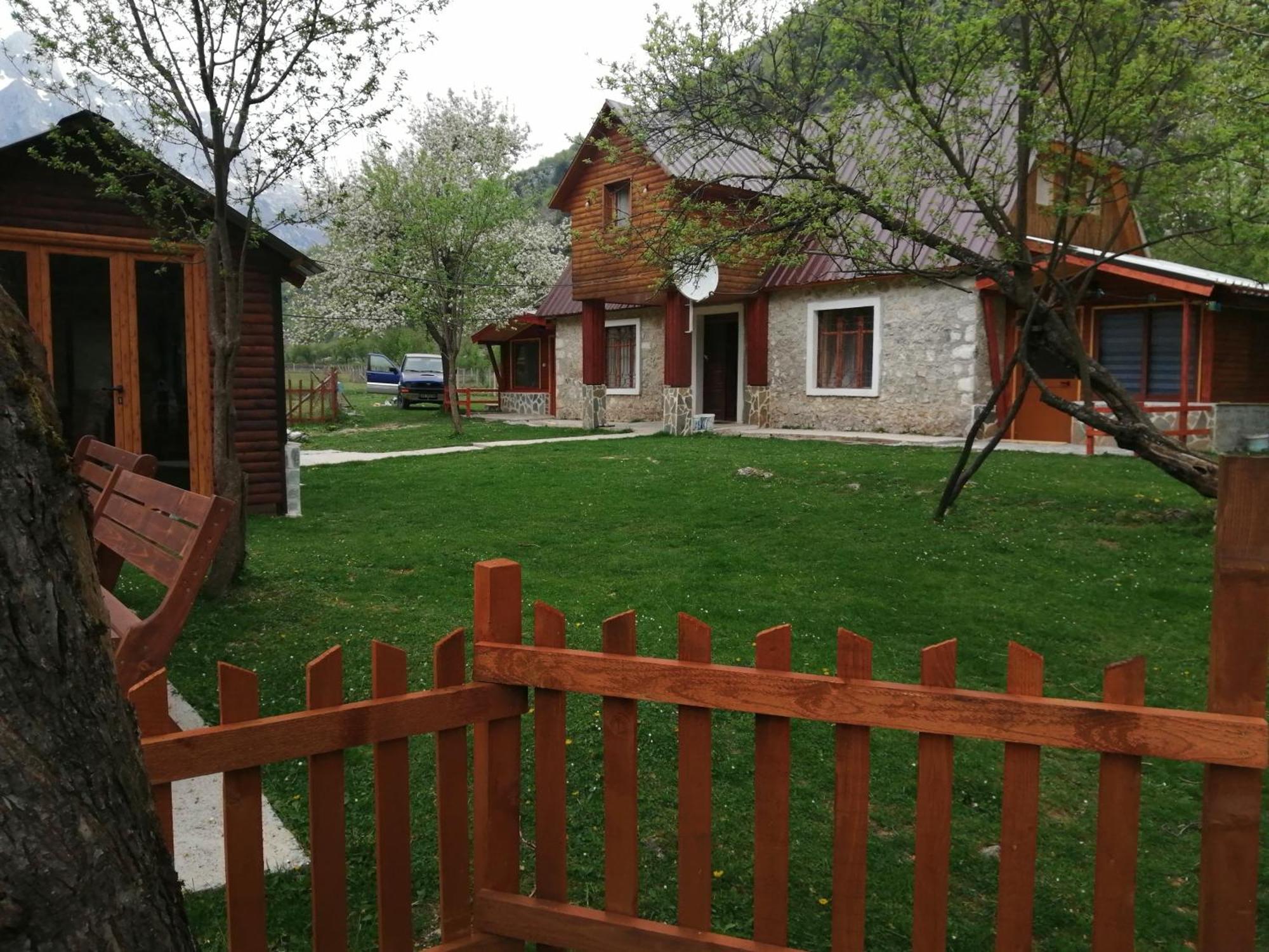 Bed and Breakfast Bujtina Pllumi Теті Екстер'єр фото