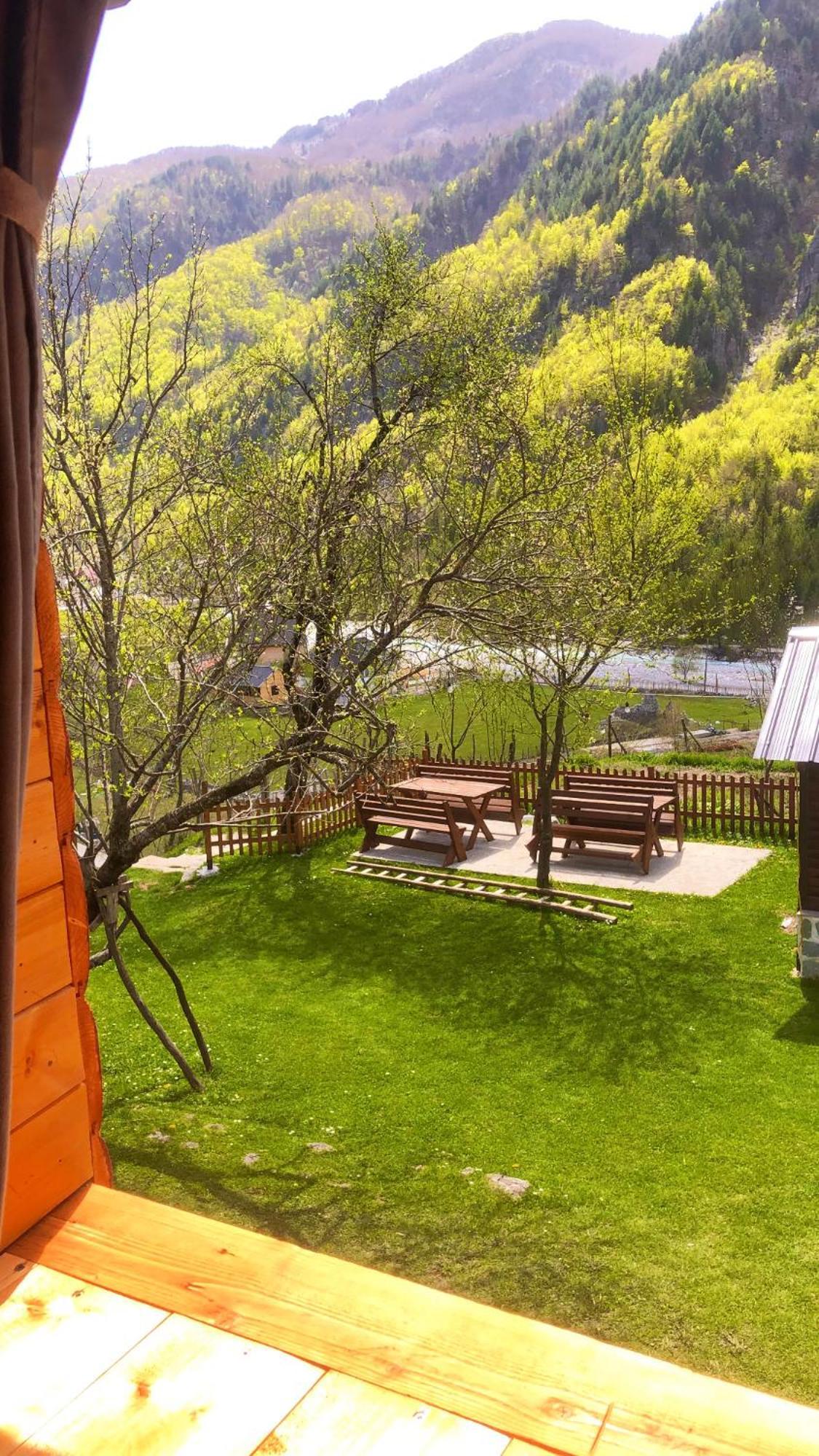 Bed and Breakfast Bujtina Pllumi Теті Екстер'єр фото
